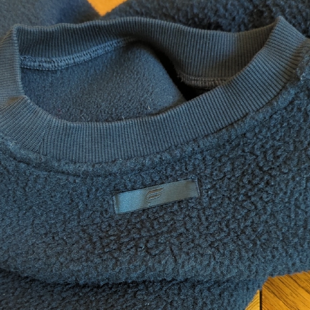 Men's Fabletics Explorer Black Sherpa Crewneck Sweatshirt - Picture 4 of 6